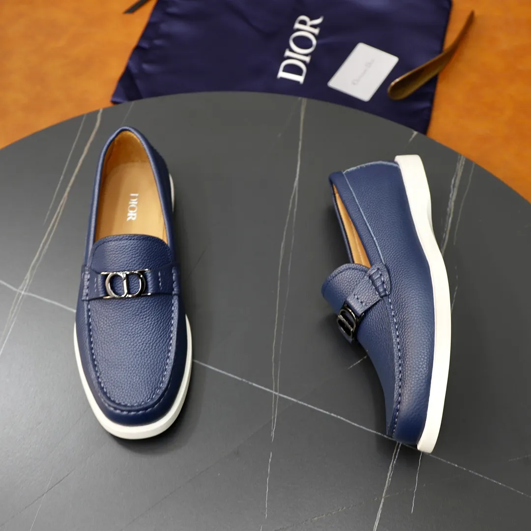Ex-factory price: 540🙅‍♂️🙅‍♂️🙅‍♂️ Brand: Dior DIOR Standard code: Men's code 38/44 (45 can be customized) Grade: Same as the official website Material: Original cowhide stitching, cowhide lining, original TPU wear-resistant soft outsole Style categories: Leisure and sports version, footwear for driving, young fashion, European and American trends, British style Color: actual picture color